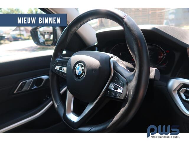 BMW 3-SERIE Touring 318i Business Edition Led / Cruise / Navi / Carplay / PDC / Leer / Clima / NL auto