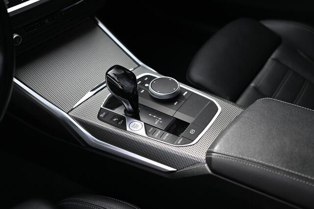 BMW 3-SERIE 318i High Executive M Sport Automaat / Schuif-kanteldak / Sportstoelen / Achteruitrijcamera / Head-Up / LED / Stoelverwarming / Live Cockpit Professional