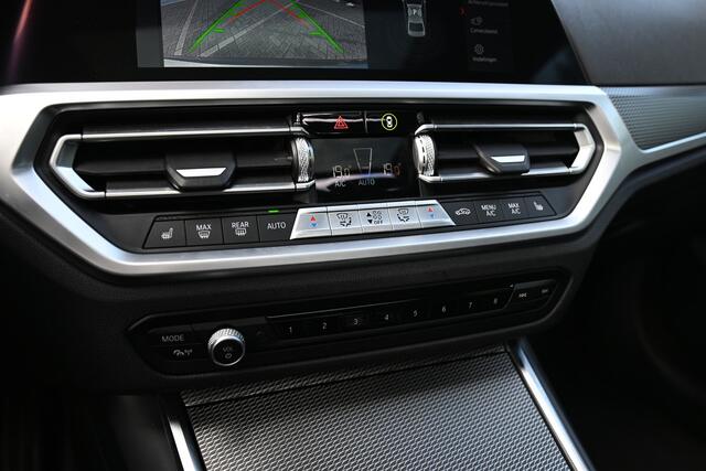 BMW 3-SERIE 318i High Executive M Sport Automaat / Schuif-kanteldak / Sportstoelen / Achteruitrijcamera / Head-Up / LED / Stoelverwarming / Live Cockpit Professional