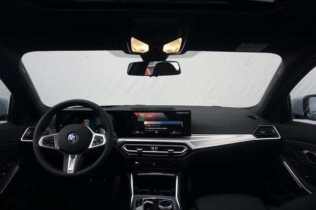 BMW 3-SERIE Touring 320e | M Sportpakket Pro | Panoramadak | Trekhaak | Comfort Acces