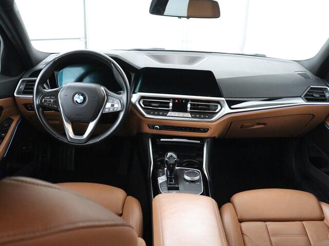 BMW 3-SERIE Touring 330e Business Edition Plus | SOH 88,3% | Leder | Stoelverwarming | | Carplay | Navigatie | Park assist | Sfeerverlichting | Elektrische achterklep