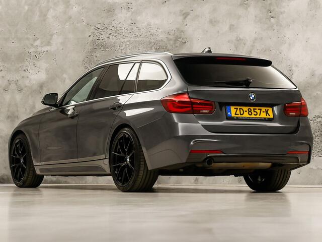 BMW 3-SERIE 318i M Sport Automaat (PANORAMADAK, M PAKKET, GROOT NAVI, COGNAC LEDER, STOELVERWARMING, SPORTSTOELEN, VIRTUAL COCKPIT, PARKEERSENSOREN, GETINT GLAS, NIEUWSTAAT)