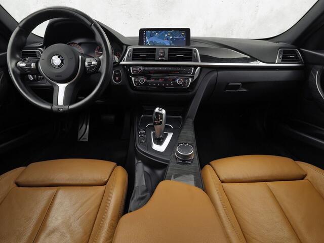 BMW 3-SERIE 318i M Sport Automaat (PANORAMADAK, M PAKKET, GROOT NAVI, COGNAC LEDER, STOELVERWARMING, SPORTSTOELEN, VIRTUAL COCKPIT, PARKEERSENSOREN, GETINT GLAS, NIEUWSTAAT)