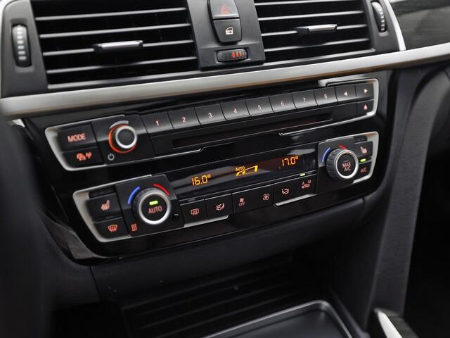 BMW 3-SERIE 318i M Sport Automaat (PANORAMADAK, M PAKKET, GROOT NAVI, COGNAC LEDER, STOELVERWARMING, SPORTSTOELEN, VIRTUAL COCKPIT, PARKEERSENSOREN, GETINT GLAS, NIEUWSTAAT)