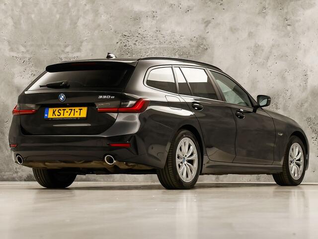 BMW 3-SERIE Touring 330e Sport 292Pk Automaat (APPLE CARPLAY, SOH 90,2%, GROOT NAVI, COGNAC LEDER, CAMERA, STOELVERWARMING, SFEERVERLICHTING, ELEK ACHTERKLEP, GETINT GLAS, NIEUWSTAAT)