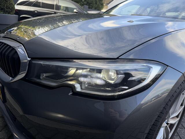 BMW 3-SERIE 320i xDrive High Executive Edition | Navigatie | Head-Up Display | DAB | Privacy Glass | Lederen Bekleding |