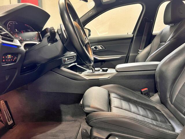BMW 3-SERIE 320i High Executive M Sport | Apple Car Play | HUD | Dealer onderhouden