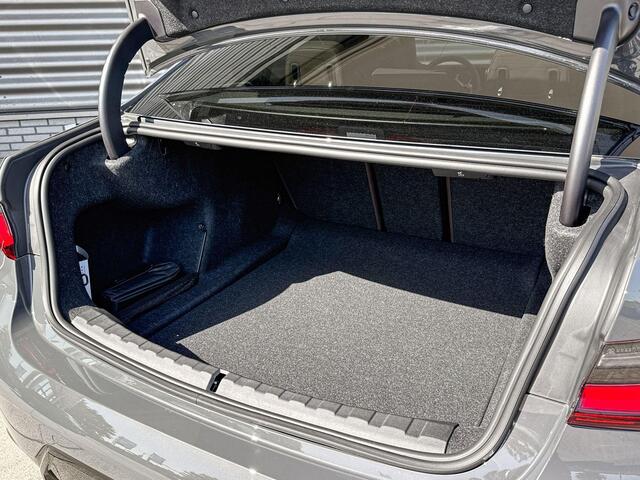 BMW 3-SERIE Sedan 318i M Sport | Trekhaak