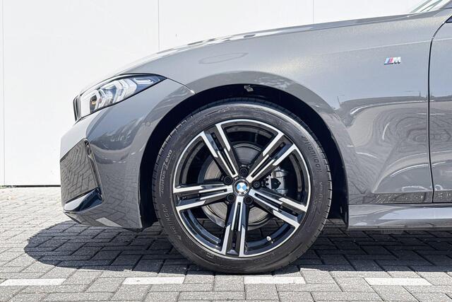 BMW 3-SERIE Sedan 318i | Comfort Pack | M Sport | Trekhaak | Comfort Access |