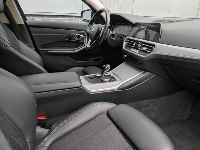 BMW 3-SERIE Touring 330e eDrive Edition | Panorama | Trekhaak | Sportst | 1e Eig | Parking Pack | 100% Dealeroh