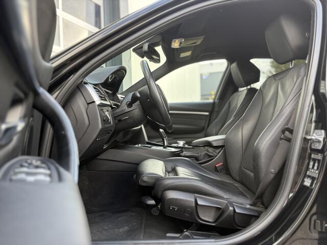 BMW 3-SERIE Touring 318i High Executive 136pk | Bluetooth | Cruise control | Elektrisch bedienbare achterklep | LED koplampen | Parkeersensor voor en achter | Rondomzicht camera | Voorstoelen verwarmd | Zeer nette auto!