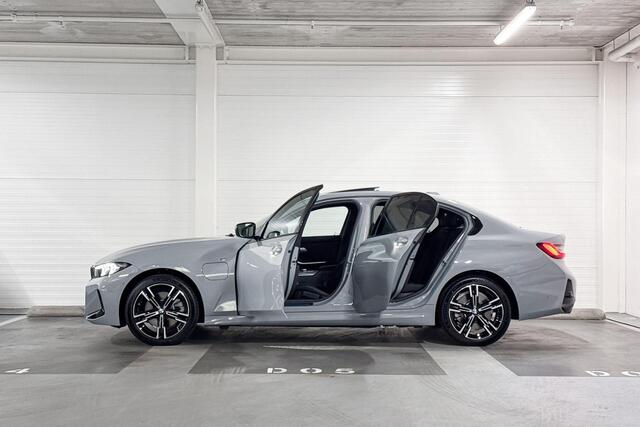 BMW 3-SERIE Sedan 330e M Sport | Schuifdak | Trekhaak