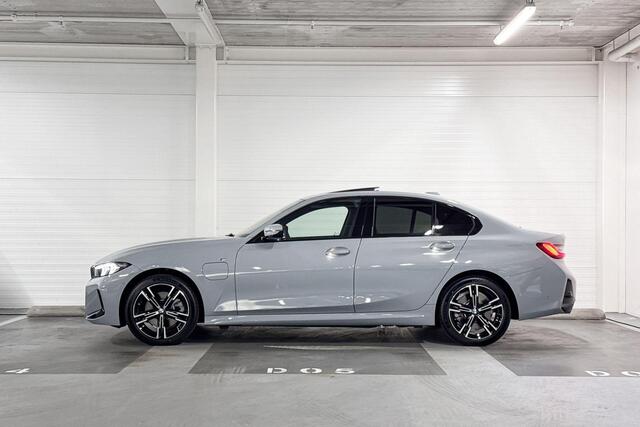 BMW 3-SERIE Sedan 330e M Sport | Schuifdak | Trekhaak
