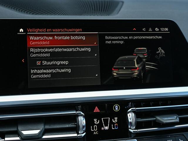 BMW 3-SERIE Touring 330i High Executive Edition M-Sport | NL-Auto | Dealeronderhouden | Panoramadak | Harman/Kardon | HUD | Camera | Ambiance Interieur | Stoelverwarming |