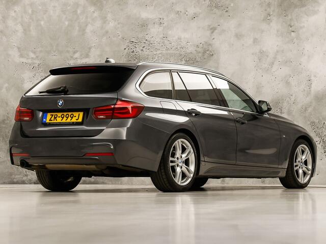 BMW 3-SERIE 318i M Sport Automaat (PANORAMADAK, M PAKKET, GROOT NAVI, CAMERA, DEALER ONDERHOUDEN, COGNAC LEDER, SPORTSTOELEN, STOELVERWARMING, VIRTUAL COCKPIT, NIEUWSTAAT)