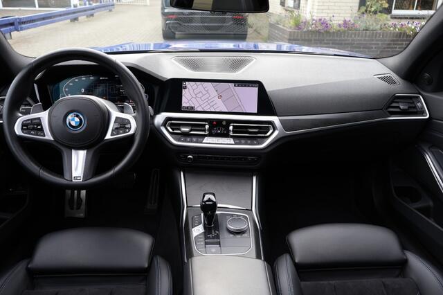 BMW 3-SERIE 330e Touring M Sport (292pk) Wheelforce/M340i Look/Laser/Panodak/Helix Geluidsysteem