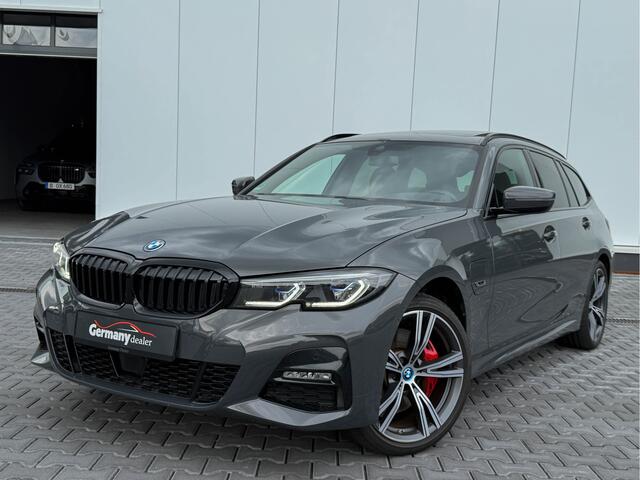 BMW 3-SERIE Touring 330e xDrive 292pk M-Sport Dravit Pano Trekhaak Carbon