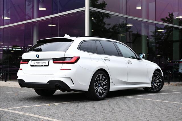 BMW 3-SERIE Touring 330i M Sport Automaat / Sportstoelen / Active Cruise Control / M Sportonderstel / Live Cockpit Professional / Stoelverwarming