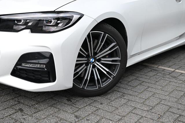 BMW 3-SERIE Touring 330i M Sport Automaat / Sportstoelen / Active Cruise Control / M Sportonderstel / Live Cockpit Professional / Stoelverwarming