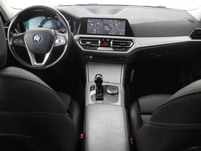 BMW 3-SERIE Touring 320e Business Edition Plus | SOH 84,2% | Leder | Cruise control | Stoelverwarming | Climate control | 3 zone klimaat | Navigatie | Bluetooth | Elektrische achterklep | Trekhaak