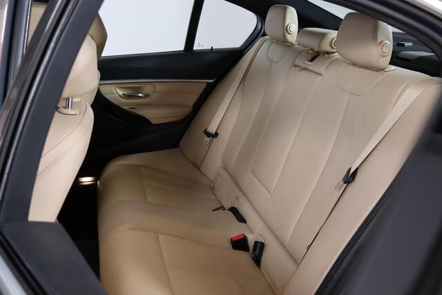 BMW 3-SERIE 320i Luxury Edition Schuif/kanteldak, Keyless, ACC, Volleder, Trekhaak, Individual