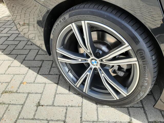 BMW 3-SERIE Touring 330i M
