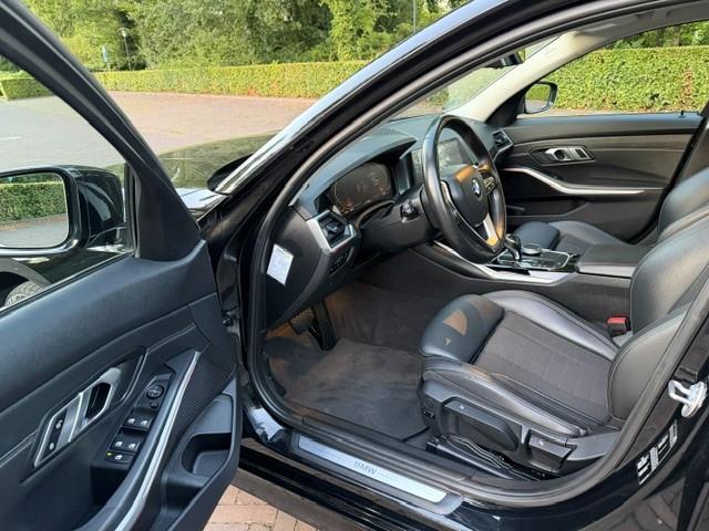 BMW 3-SERIE 320i Executive Edition/Xenon/Led/Navi/Pdc/Cruise