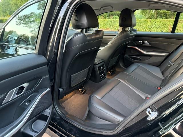 BMW 3-SERIE 320i Executive Edition/Xenon/Led/Navi/Pdc/Cruise