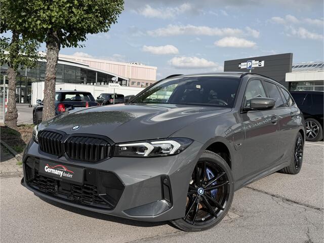 BMW 3-SERIE Touring 330e xDrive 292pk M-Sport+Pro Schaalstoelen Dravit Pano Trekhaak 19-inch