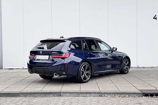 BMW 3-SERIE Touring 330e M-Sport / Glazen Schuifdak / 18'' / Stoelverwarming / Apple Carplay