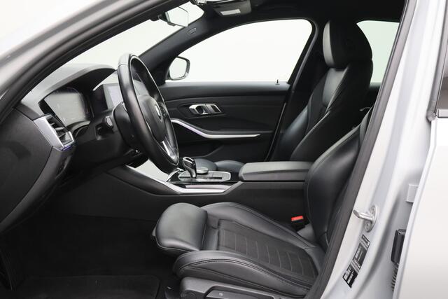 BMW 3-SERIE 320i Executive Edition Leder/Stof, Virtual, Cruise, Apple Carplay, LED, Climate, PDC, 19''