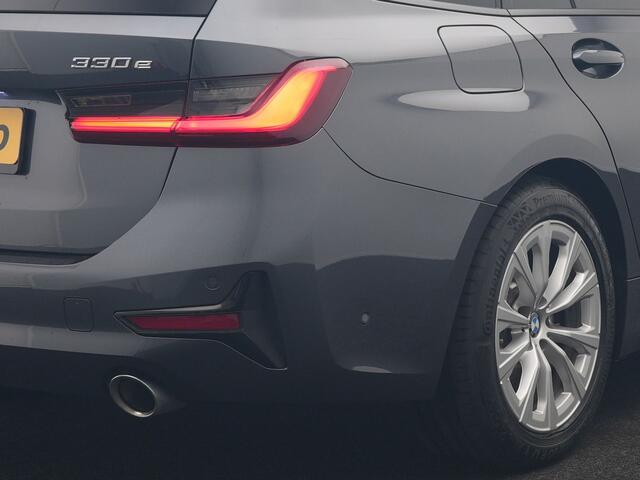 BMW 3-SERIE Touring 330e PHEV 293pk Dealer O.H. | Cruise Control | Camera | Stoelverwarming | Carplay | DAB | Navigatie | 17"L.M | Plug In Hybrid |