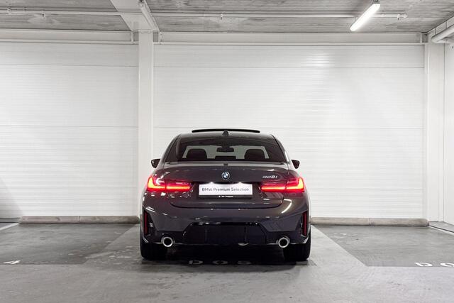 BMW 3-SERIE Sedan 320i M Sport | Schuifdak