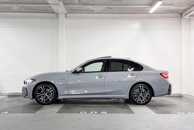 BMW 3-SERIE Sedan 330e M Sport | Schuifdak | Trekhaak