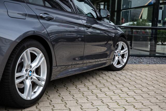 BMW 3-SERIE Touring 320i High Executive M-Sport , Leder, Trekhaak, Stoelverwarming