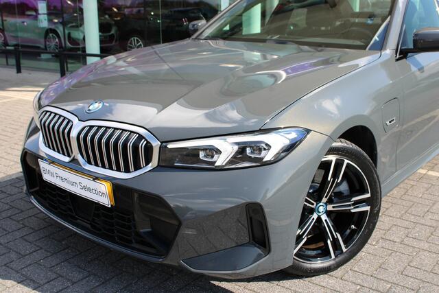 BMW 3-SERIE 330e M Sport Automaat / Sportstoelen / Active Cruise Control / Stoelverwarming / Harman Kardon