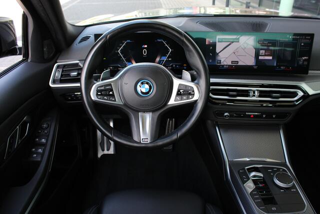 BMW 3-SERIE 330e M Sport Automaat / Sportstoelen / Active Cruise Control / Stoelverwarming / Harman Kardon