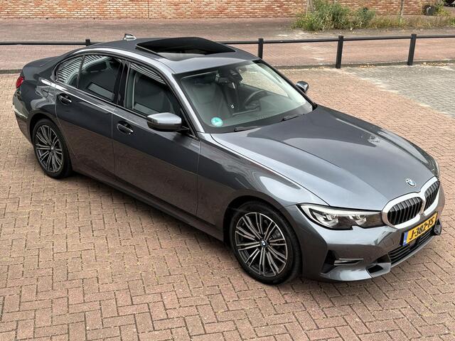 BMW 3-SERIE 320i Executive Edition / NL-auto / 2de eigenaar