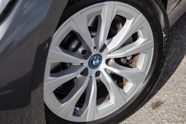 BMW 3-SERIE Touring 330e High Executive LED / DEALER ONDERHOUDEN / CAMERA / CARPLAY / PHEV