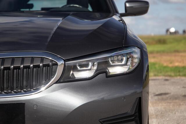 BMW 3-SERIE Touring 330e High Executive LED / DEALER ONDERHOUDEN / CAMERA / CARPLAY / PHEV