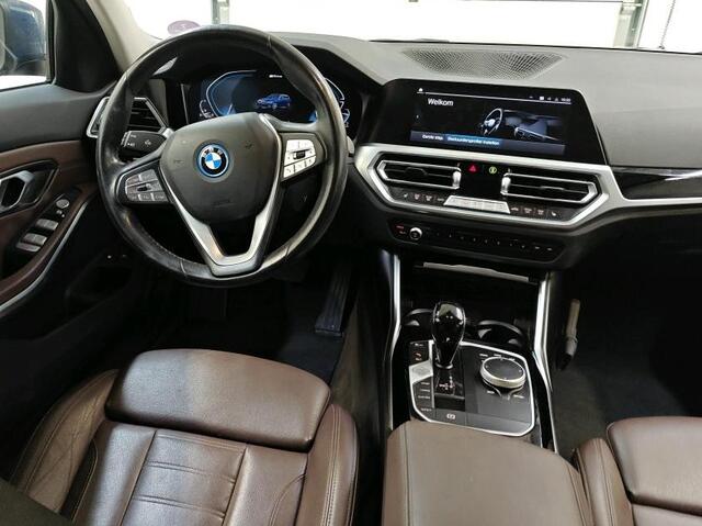 BMW 3-SERIE Touring 320e 204 pk Business Edition Plus Trekhaak Panoramadak Life Cockpit Prof Sportstoelen Leder Stoelverwarming Laser Koplampen NL Auto Plug in Hybride