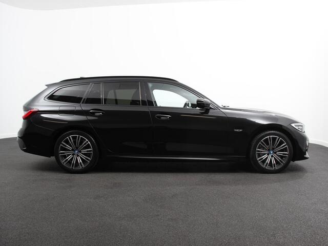 BMW 3-SERIE Touring 330e xDrive 292 PK 4WD M Sport Climate Control Stoel Stuurverwarming Full LED 18" Velgen Navigatie Prof Carplay/Android Auto PDC VA Trekhaak Elektrisch Sensatec