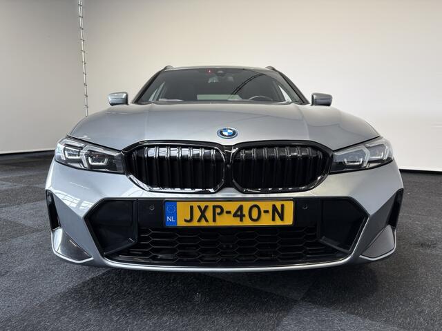 BMW 3-SERIE 330e xDrive Touring Carplay | Lane assist | 360 Camera | Pannorama dak