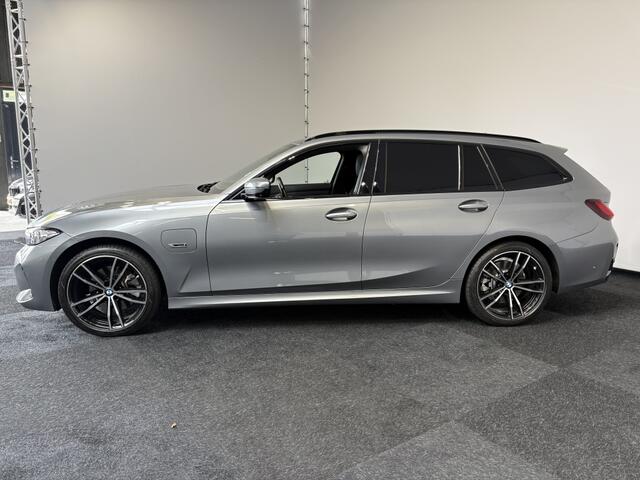 BMW 3-SERIE 330e xDrive Touring Carplay | Lane assist | 360 Camera | Pannorama dak