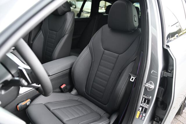 BMW 3-SERIE Touring 330e M Sport Automaat / Panoramadak / Trekhaak / Harman Kardon / Adaptieve LED / Parking Assistant Plus / Active Cruise Control / Comfort Access