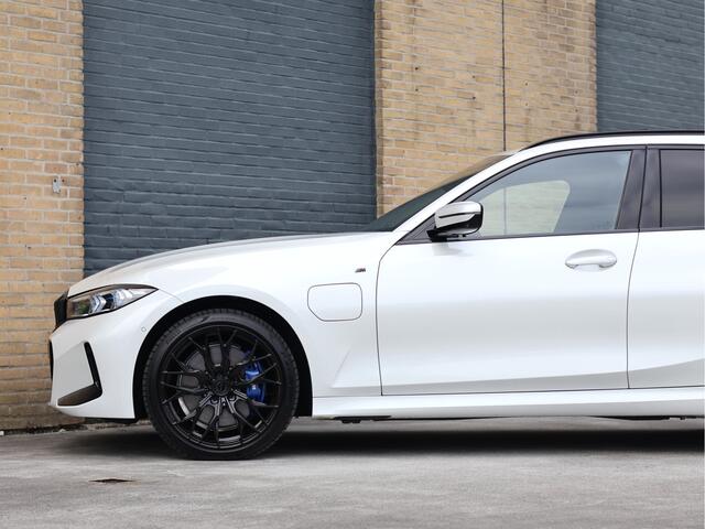 BMW 3-SERIE Touring 330e xDrive | Pano | Hud | 360 cam | Elek haak |