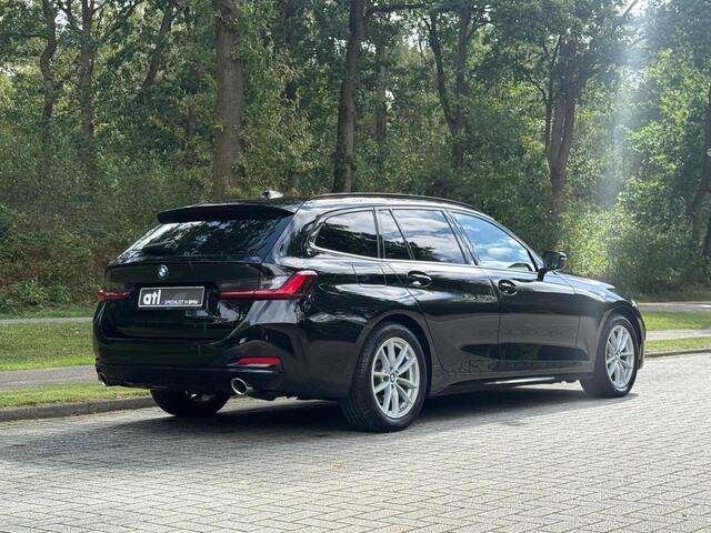 BMW 3-SERIE Touring 318d 1e Eigenaar | Origineel NL | Dealeronderhouden | Sportstoelen | Leder | Alarm kl.3 | Hifi | Elektrisch inklapbare spiegels | Automatische achterklep | Etc.