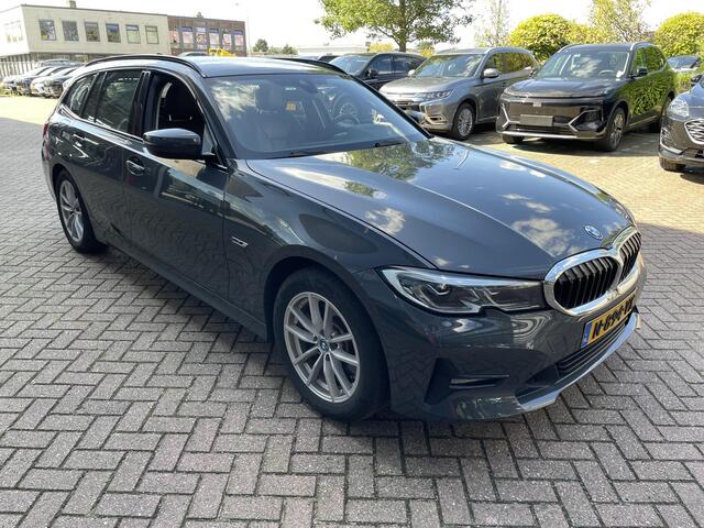BMW 3-SERIE Touring 320e Business Edition Plus Automaat | Leder | Elektrische achterklep | Incl Winterset | Org. NL