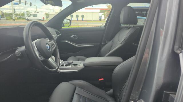 BMW 3-SERIE 320e M Sport|NAP|1e eigenaar|Pano