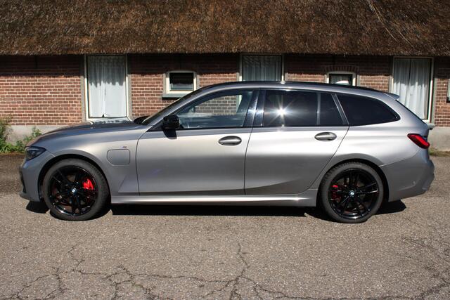 BMW 3-SERIE Touring 330e xDrive High Executive M-SPORT NAVI LED VIRTUAL TH 84000KM!!!